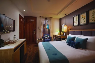 Standard Double Room — Hotel Emerald Waters Classy